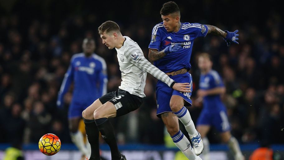 Everton's English defender John Stones (L) tries to hold off Chelsea's Brazilian striker Kenedy (R) during the English Premier League football match between Chelsea and Everton at Stamford Bridge in London on January 16, 2016. AFP PHOTO / ADRIAN DENNIS RESTRICTED TO EDITORIAL USE. No use with unauthorized audio, video, data, fixture lists, club/league logos or 'live' services. Online in-match use limited to 75 images, no video emulation. No use in betting, games or single club/league/player publications. / AFP / ADRIAN DENNIS (Photo credit should read ADRIAN DENNIS/AFP/Getty Images)